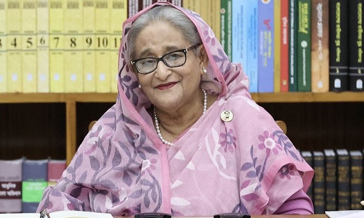শেখ হাসিনাসহ ১৩২ জনের নামে হত্যাচেষ্টা মামলা
