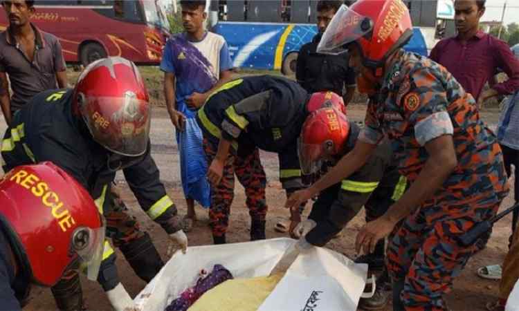মায়ের মরদেহ দেখতে যাওয়ার পথে প্রাণ গেল ২ বোনের