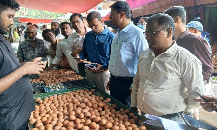 টাঙ্গাইলে নিত্যপণ্যের বাজারে বিশেষ টাস্কফোর্স অভিযান