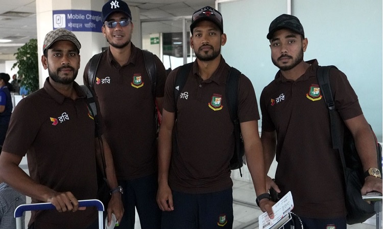 ব্যর্থতার গ্লানি নিয়ে দেশে ফিরল টাইগাররা
