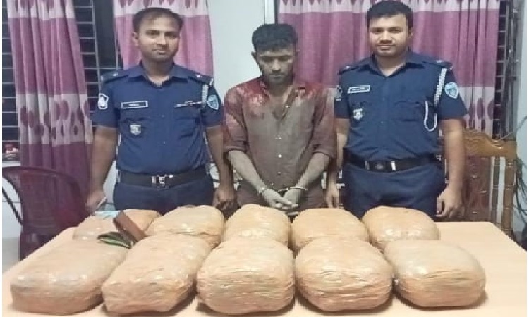 ২০ কেজি গাঁজা ও মোটরসাইকেলসহ মাদক ব্যবসায়ী গ্রেফতার