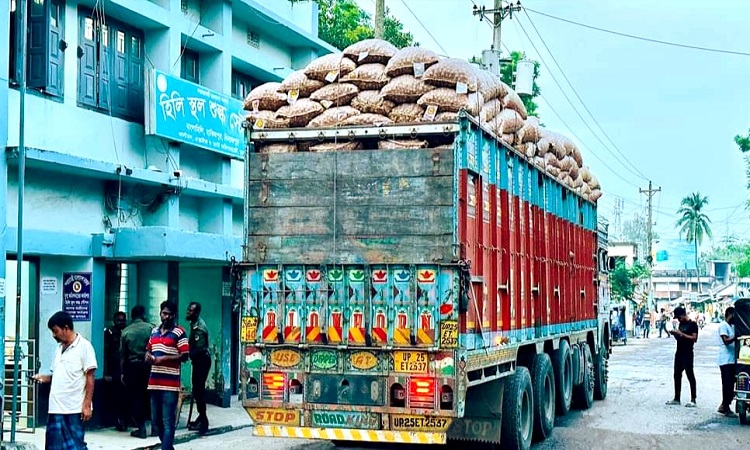 হিলি স্থলবন্দর দিয়ে আমদানি-রফতানি শুরু