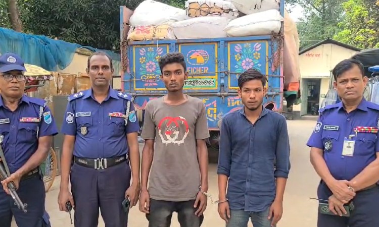 আশুলিয়ায় ২১ লক্ষ টাকা মূল্যের পলিথিন জব্দ