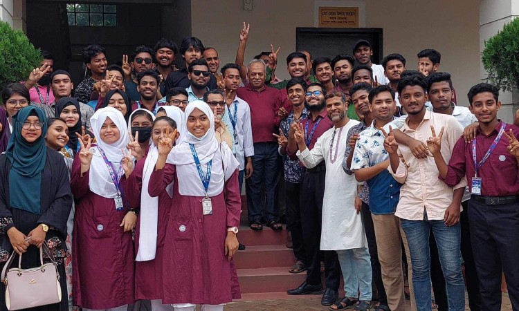 সাফল্যের ধারাবাহিকতায় আবদুল কাদির মোল্লা সিটি কলেজ