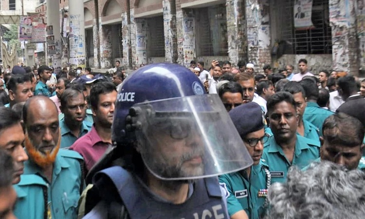সাবেক মেয়র আতিককে কারাগারে পাঠানোর নির্দেশ