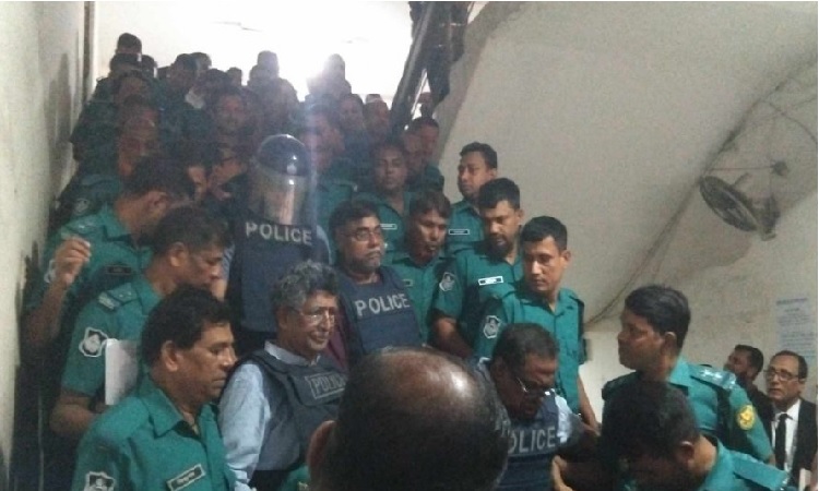 রিমান্ড শেষে কারাগারে আব্দুর রাজ্জাক ও ফারুক খান