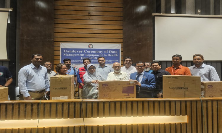 রাসিকের স্বাস্থ্য বিভাগকে দুটি কম্পিউটার হস্তান্তর রেডক্রিসেন্টের