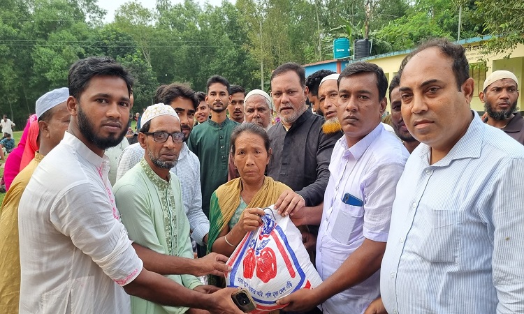 শেরপুরে এক হাজার বন্যার্ত পরিবার পেল খাদ্যসামগ্রী