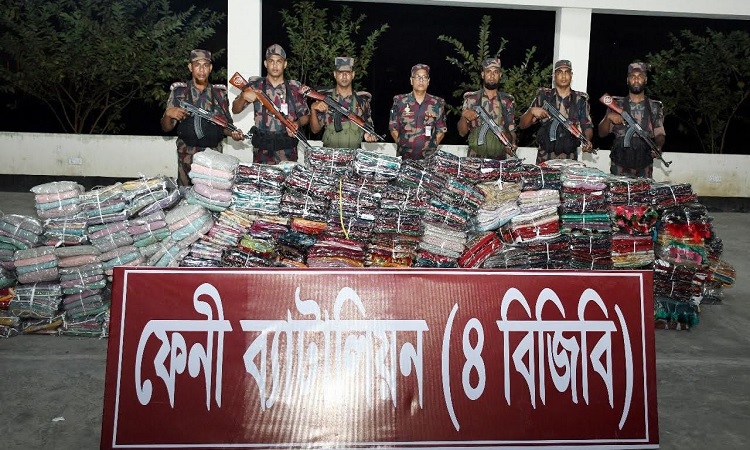 ফেনী সীমান্তে দেড় কোটি টাকার ভারতীয় পোশাক জব্দ