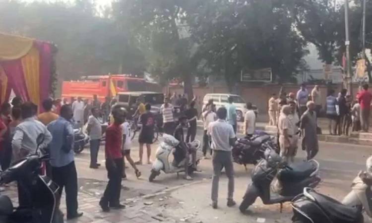 ভারতের দিল্লিতে স্কুলের সামনে বিস্ফোরণ