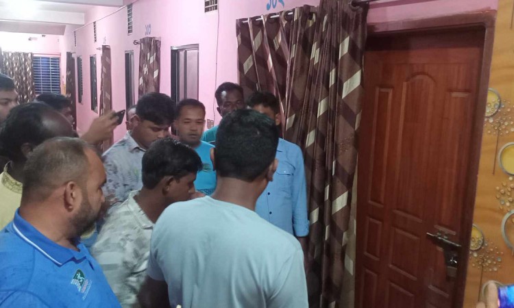 তেঁতুলিয়ায় আবাসিক হোটেল থেকে ম্যানেজারের ঝুলন্ত মরদেহ উদ্ধার