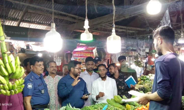 ফেনীতে টাস্কফোর্সের অভিযান, দুই আড়তদারকে জরিমানা