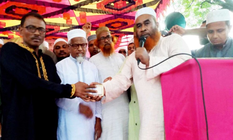সিংড়ায় শহীদ পরিবারকে জামায়াতের ২ লাখ টাকা সহায়তা প্রদান