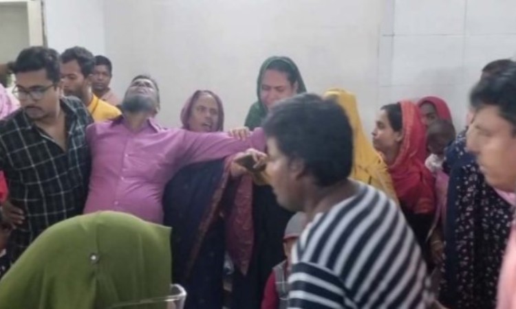 ভ্যানের চাকায় ওড়না পেঁচিয়ে নারীর মৃত্যু