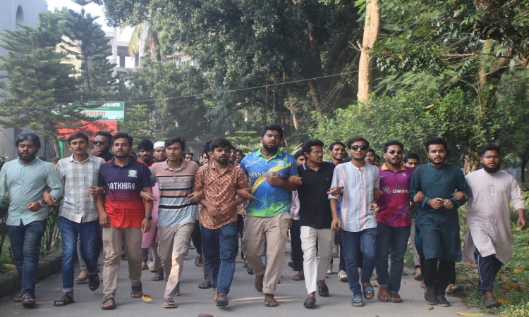 রাষ্ট্রপতির পদত্যাগের দাবি ইবি শিক্ষার্থীদের