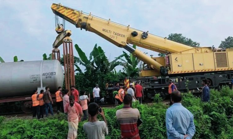 চুয়াডাঙ্গায় তেলবাহী ট্যাঙ্কার লাইনচ্যুতের ঘটনায় তদন্ত কমিটি গঠন