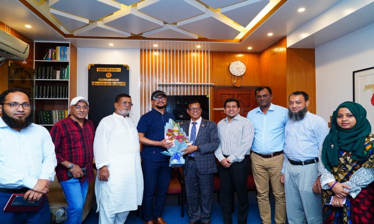 রাসিক প্রশাসকের সাথে চট্টগ্রাম সিটি মেয়রের সৌজন্য সাক্ষাৎ