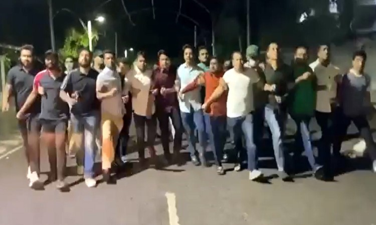 নিষিদ্ধ ঘোষণার পর রাজধানীতে ছাত্রলীগের ঝটিকা মিছিল