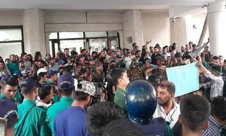 সচিবালয়ে আটক ২৬ শিক্ষার্থীর বিরুদ্ধে মামলা, ২৮ জনকে মুক্তি