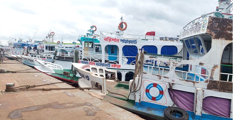 বরিশালের অভ্যন্তরীণ রুটে লঞ্চ চলাচল বন্ধ