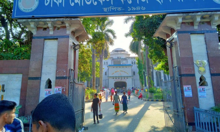 মোহাম্মদপুরে মাদক ব্যবসাকে কেন্দ্র করে ককটেল বিস্ফোরণ, আহত ২