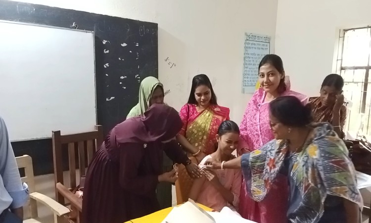 দুর্গাপুরে এইচপিভি টিকাদান ক্যাম্পেইন অনুষ্ঠিত