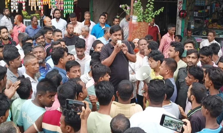 ছাত্রলীগ নিষিদ্ধ করায় হিলিতে ছাত্রদলের আনন্দ মিছিল