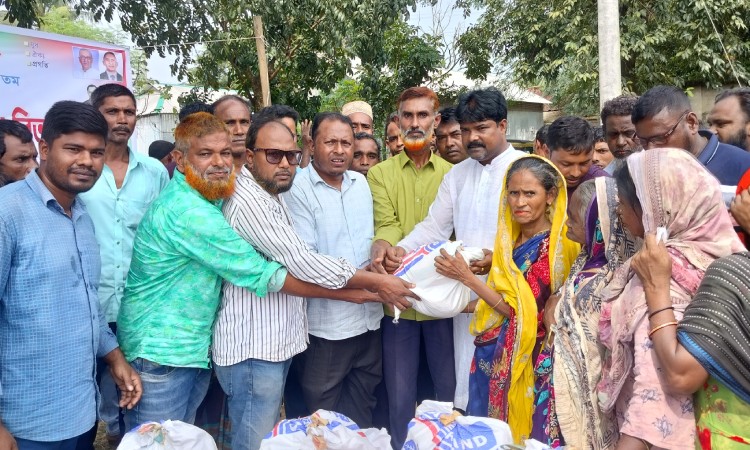 শেরপুরে খাদ্যসামগ্রী পেল ২ শতাধিক পরিবার