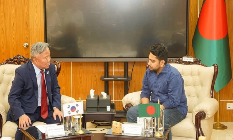 কর্মসংস্থান সৃষ্টি করাই সরকারের প্রধান লক্ষ্য : তথ্য উপদেষ্টা