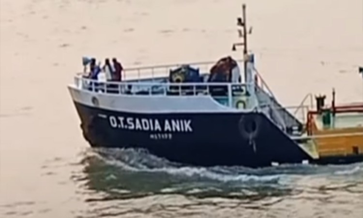 ডাকাতিয়া নদীতে তেলবাহী জাহাজে ভয়াবহ আগুন, আহত ৬