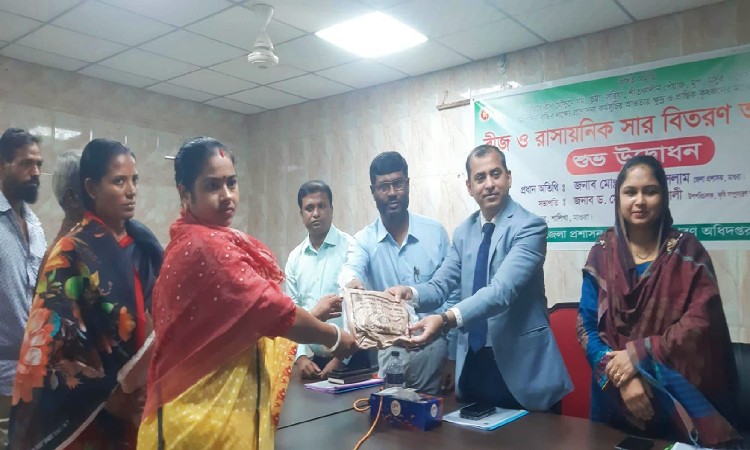 শালিখায় বীজ ও রাসায়নিক সার বিতরণ উদ্বোধন