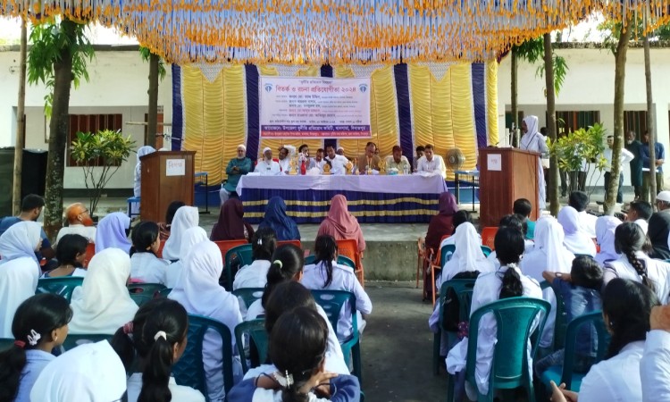 দুর্নীতি প্রতিরোধে খানসামায় বিতর্ক ও রচনা প্রতিযোগিতা