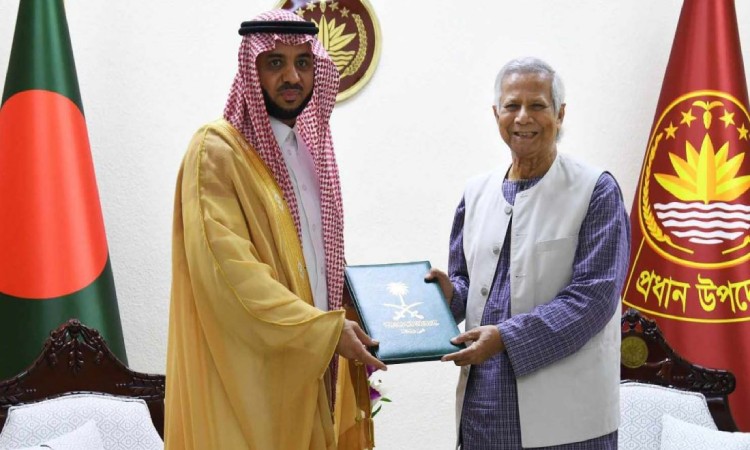 সৌদি আরবের কাছে আরও বিনিয়োগের আহ্বান প্রধান উপদেষ্টার