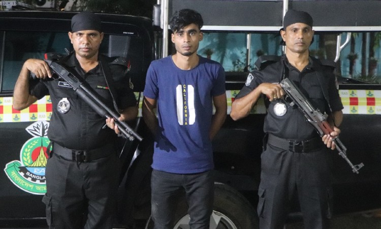 বিমানবাহিনী কর্তার স্ত্রী হত্যার চাঞ্চল্যকর মামলার মূলহোতা গ্রেফতার