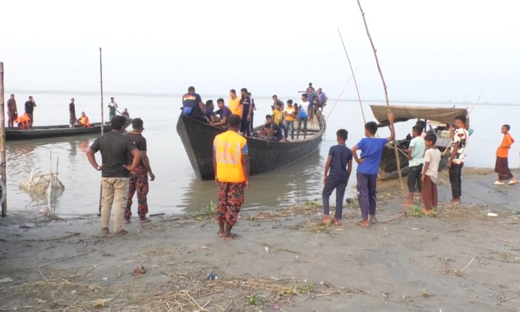 পদ্মায় নিখোঁজ দুই পুলিশের উদ্ধারে অভিযান