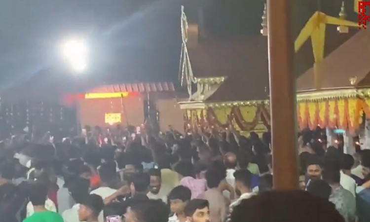 কেরালায় আতশবাজির প্রদর্শনীর সময় মন্দিরে অগ্নিকাণ্ড, আহত ১৫০