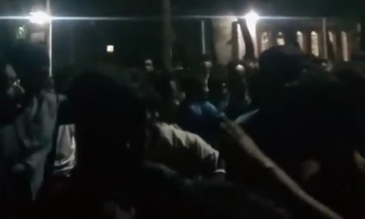 সিট দখলকে কেন্দ্র করে ধাওয়া, পালালো ছাত্রদলের তিন নেতা
