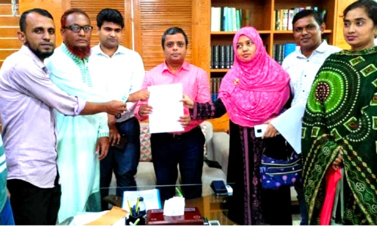 অনার্স শিক্ষকদের এমপিওভুক্তির দাবিতে স্মারকলিপি প্রদান