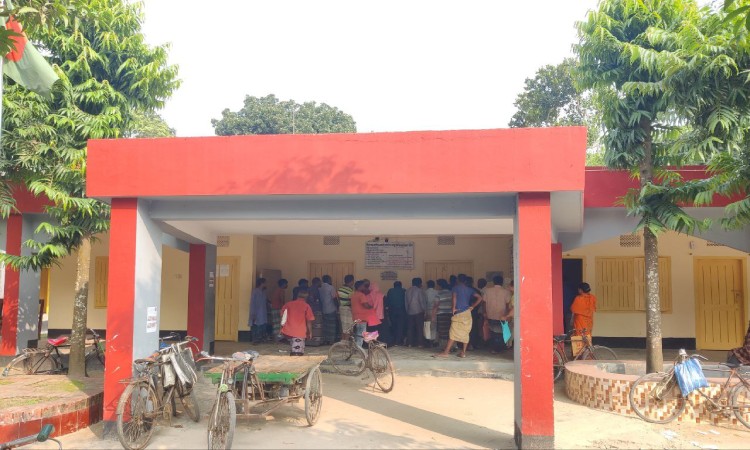 খানসামায় খাদ্যবান্ধব কর্মসূচির চাল বঞ্চিত ১৮৬ সুবিধাভোগী