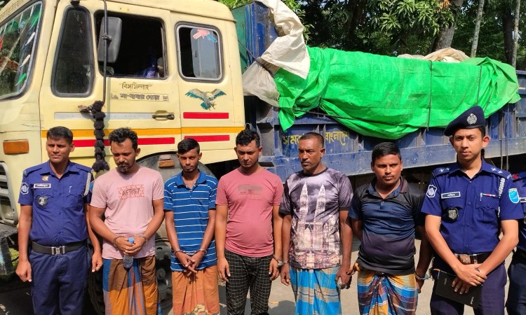 রাজবাড়ীতে ছিনতাই হওয়া চিনিসহ ট্রাক উদ্ধার, গ্রেফতার ৫