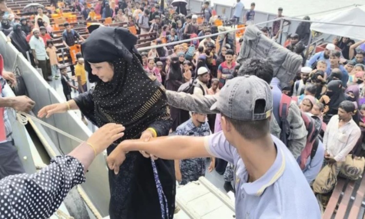 ভাসানচরে পৌঁছেছেন আরও ৫ শতাধিক রোহিঙ্গা