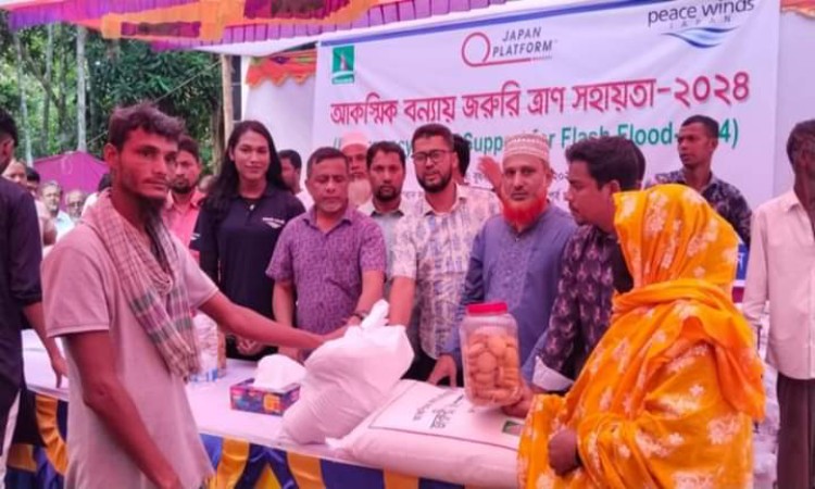 ফেনীতে বন্যায় ক্ষতিগ্রস্তদের মাঝে জাপানি সংস্থার খাদ্য সামগ্রী বিতরণ
