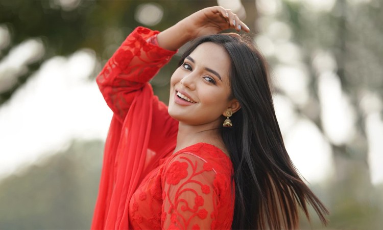 শুটিংয়ে ব্যস্ত সময় পার করছেন মাহি