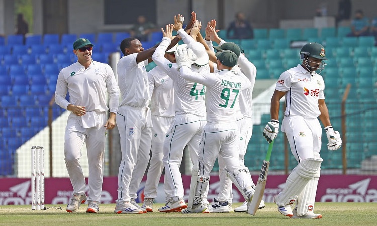 চট্টগ্রাম টেস্টে ব্যাটিংয়ে বিপর্যয় টাইগারদের