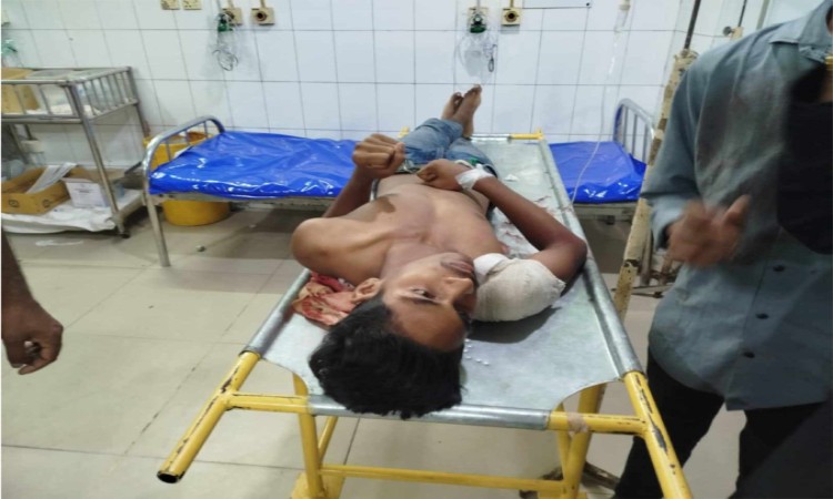 কাফরুলে সংঘর্ষে গুলিবিদ্ধ ২ পোশাকশ্রমিক ঢামেকে