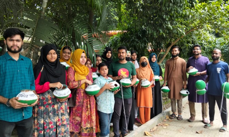 টাঙ্গাইলে পাখি রক্ষায় গাছে গাছে মাটির হাঁড়ি