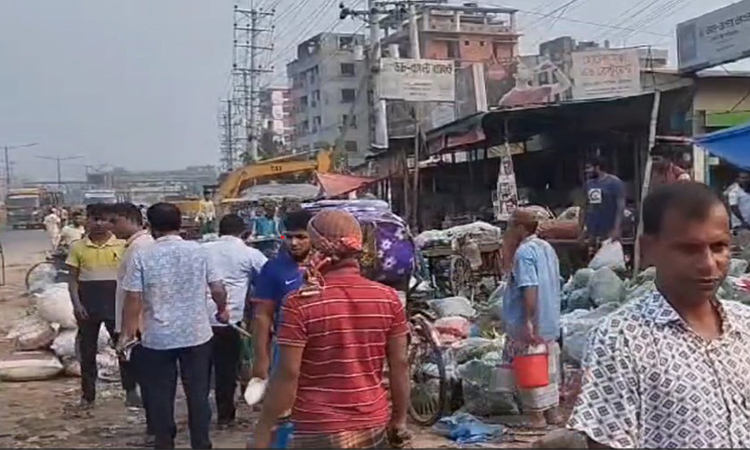 যানজট নিরসনে সাভারে উচ্ছেদ অভিযান