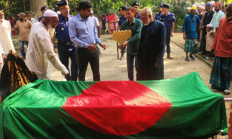 বীর মুক্তিযোদ্ধা রেজাউল ইসলামকে রাষ্ট্রীয় মর্যাদায় দাফন