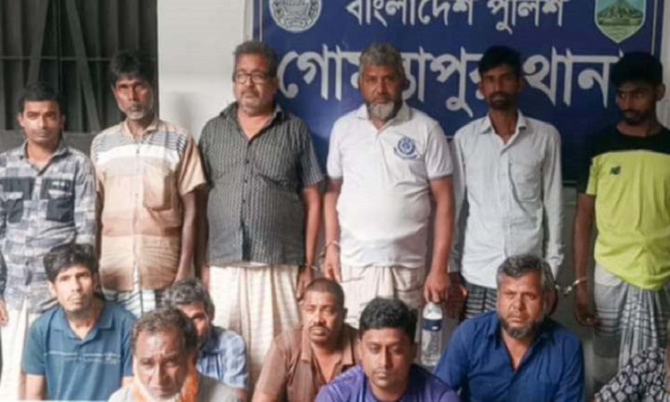 আসামি ধরতে গিয়ে পুলিশ সদস্যদের উপর হামলা, আটক ১৩