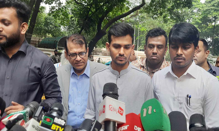 নারী ফুটবলারদের সমস্যার কথা শুনেছেন প্রধান উপদেষ্টা: আসিফ